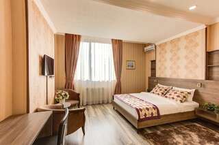Отель Bishkek Centrum Hotel Бишкек Улучшенный номер с кроватью размера «king-size»-5
