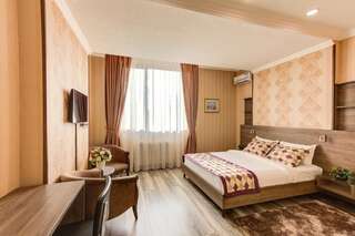 Отель Bishkek Centrum Hotel Бишкек Улучшенный номер с кроватью размера «king-size»-8